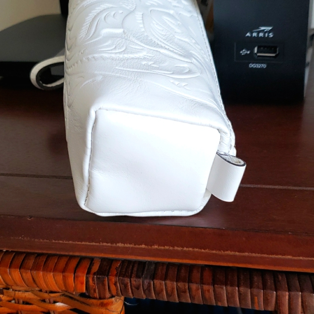 Patricia Nash Isla oblong makeup brush bag/wristlet. White tooled leather. NWT - Picture 4 of 7